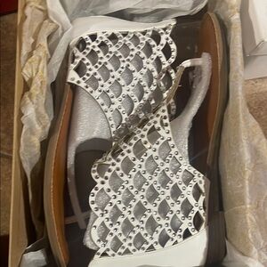 Elegant White Sandals with Rhinestone Detailing